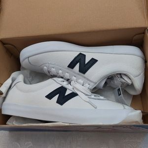 New Balance lifestyle 22 tempus white sneaker. Mens 7.5 womens 9 ,unisex